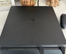 PS4, 2 controllers, camera and 1 game