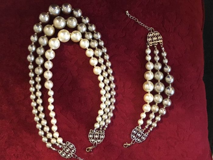 pearl necklace and bracelet set