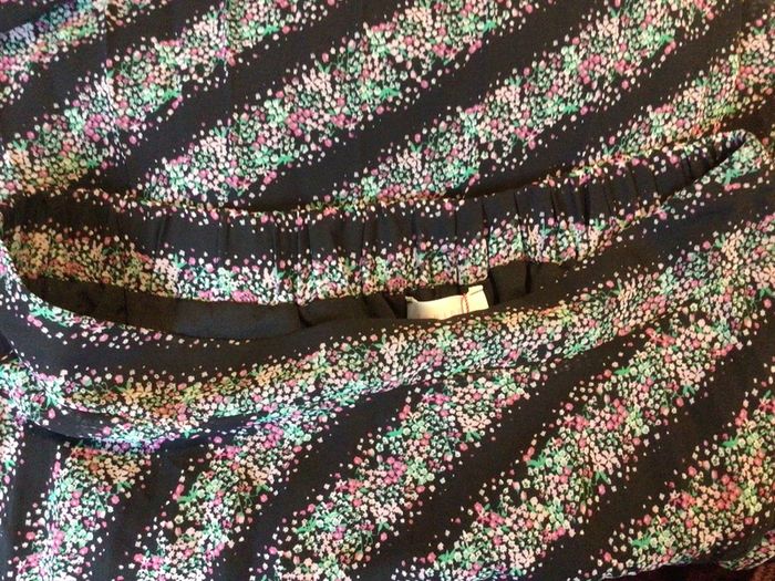 BNWTS Savida Black ditzy floral pleated midi Skirt size S 8/10 includes postage