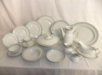 Royal Doulton dinner & tea service pieces