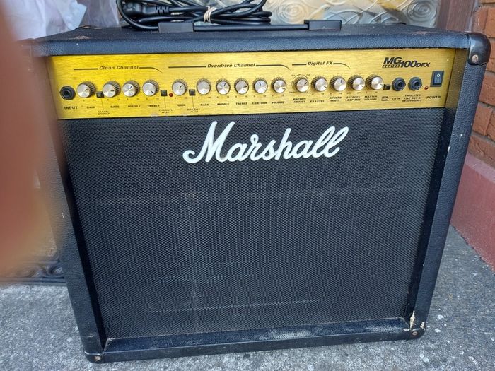 Large Marshall AMP, MG Series, 100 DFX, Output 100 watts RMS into 4 Ohms, very good condition, see pictures
