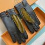 Tod's boxed leather gloves Image 5