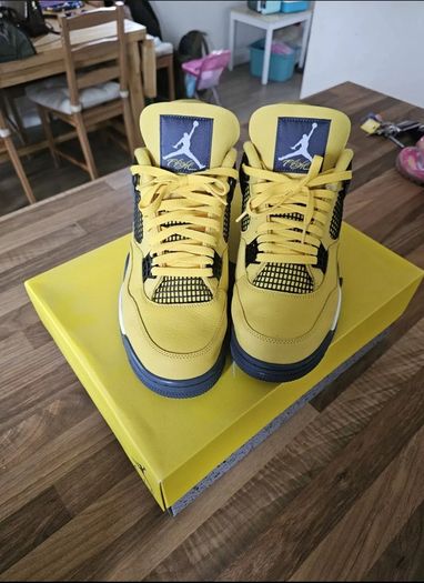 Air Jordan 4 Retro Lightning