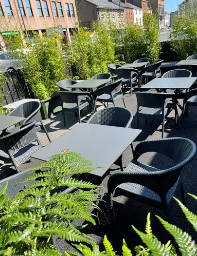 Commercial Outdoor Tables & Chairs