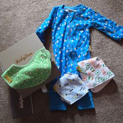 BabyBoo Set - Baby Grow 6-9 mths & 3 Bibs (Brand New)
