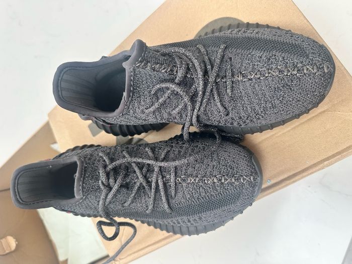 Black Yeezys uk 3.5