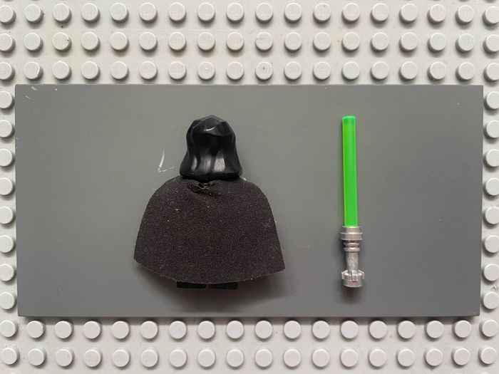 lego Star Wars sw1191 Luke Skywalker minifigure, Jedi Master (Black Hood and Cape)