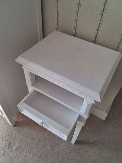Chevet Arnaud blanc antique bedside table