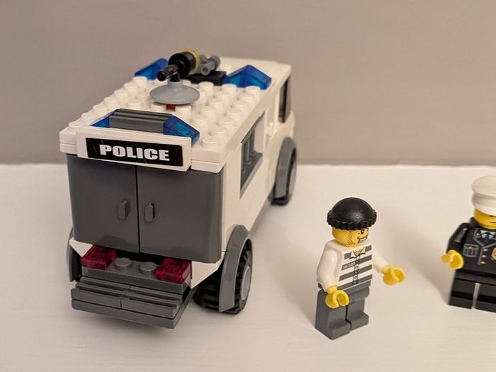 Lego Town City Police - Prisoner Transport - set  7245-1 - released 2005