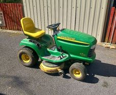 Ride on lawnmower
