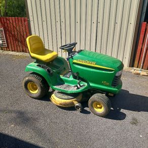 Ride on lawnmower