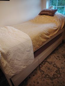 Single bed with trundle bed