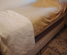 Single bed with trundle bed