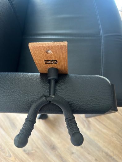 Guitar wall hanger