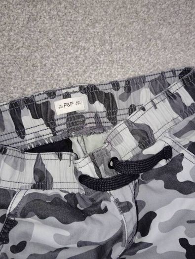 boys trousers.age8/9