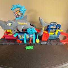 Hot Wheels City Ultra Shark Car Wash