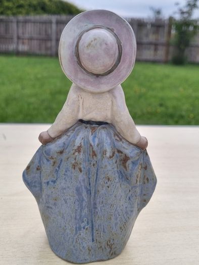 Vintage NAO by Lladro 1987 Girl Figurine