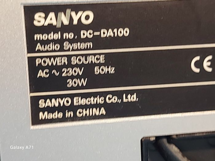 Sanyo Mini HiFi System, Radio, CD and Tape Cassette, Model DC-DA100, with 2 Sanyo Speakers, and Remote Control