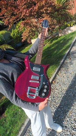 Gretsch electric guitar, case, fully working,  D18