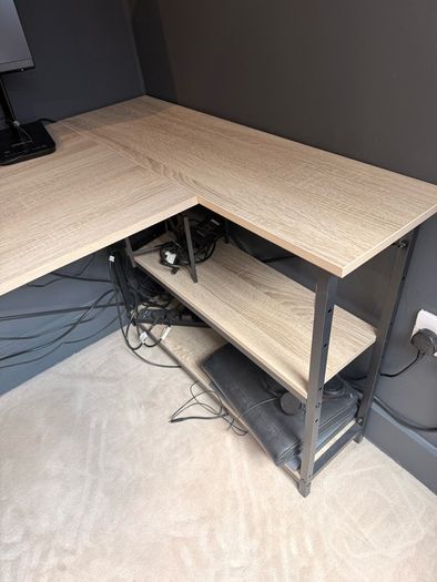 Corner desk