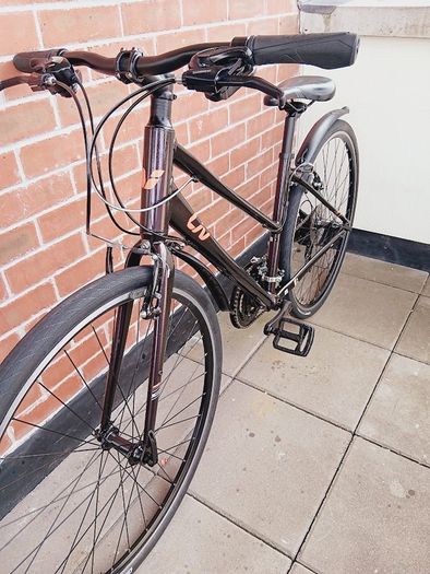Ladies giant liv alight road bike hardly used