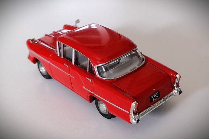 Diecast Model Vauxhall Victor F Series Red - Collectable Vanguards 1:43