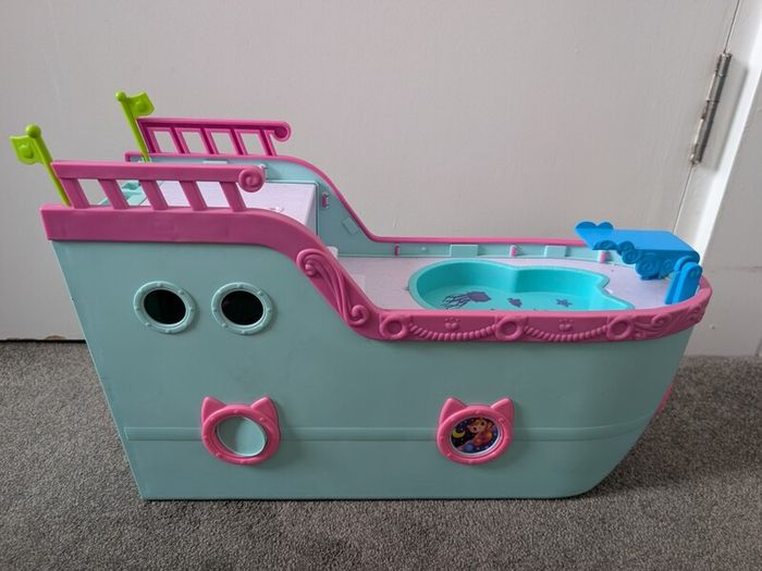 Gaby dollhouse boat