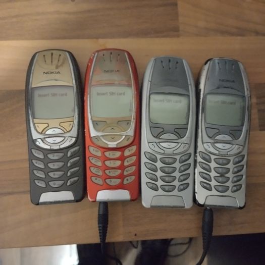 Job lot Nokia phones, chargers and cables