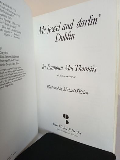 Me Jewel and Darlin' Dublin by Eamonn MacThomais. Illustrated by Michael O'Brien (HQ859)