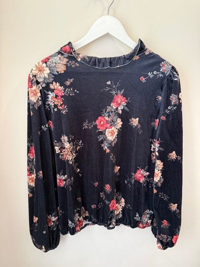 Beautiful Floral Navy V Neck Velveteen Top Size S!