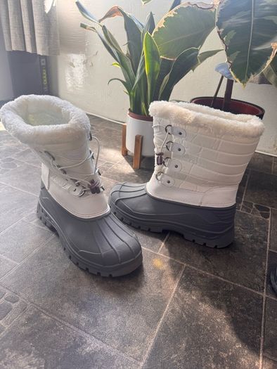 snow boots