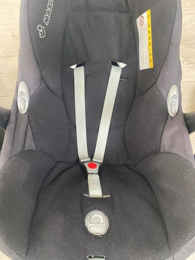 Maxi cosi isofix infant seat (13kg) and newborn insert