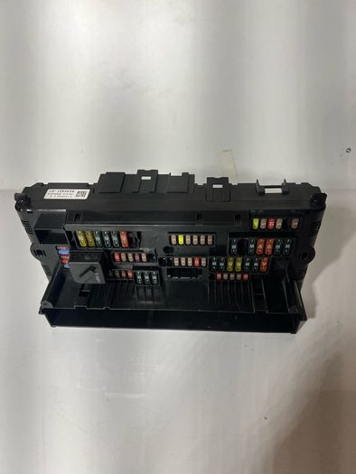 Bmw 5 Series F10 F11 2011 2.0 Diesel Fuse Relay Box 9234421 A1l7b16s