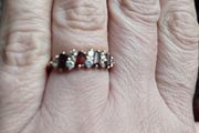 Ring made of 9-karat gold with garnet , weight 2 g, size L.