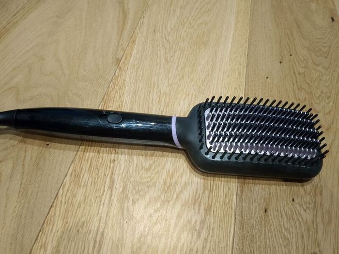 Philips StyleCare Essential heated straightening brush