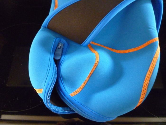 Neoprene stretchy quality bottle holder lunch bag. NEW. Australian Smash Nude food mover biker bottle