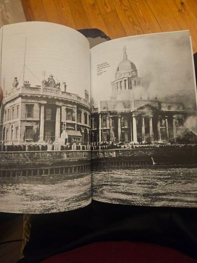 May 25 Burning Of The Custom House 1921. By Liz Gillis. Signed First Edition Paperback In Good Condition.  See Photos For Same.