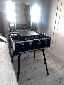 portable makeup case with lights