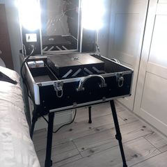 portable makeup case with lights