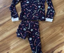 Leigh Tucker Willow candy cane pyjamas age 7-8 excellent condition!