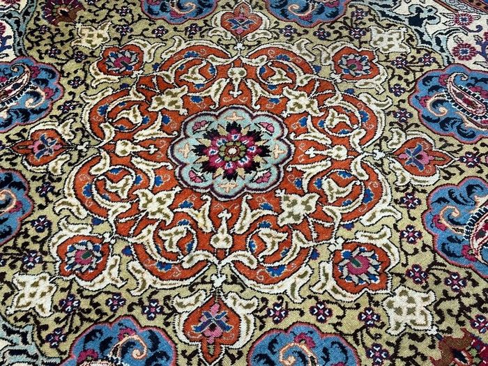 P.ersian Kasmir Rug (KaSig) ( 3.90 x 3.05cm)