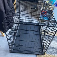Dog crate - foldable and removable tray