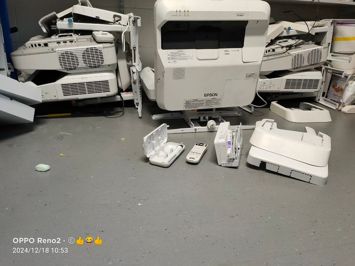 Epson Eb-696ui Ultra Short Distance Projectors For Sale...