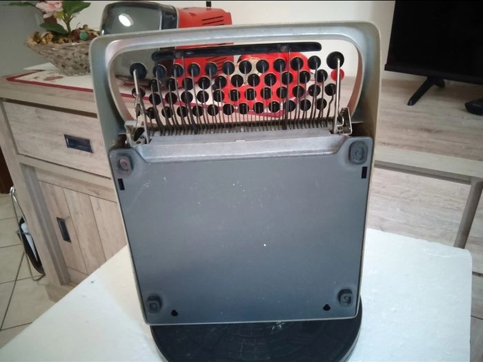 Olivetti Studio 44 Typewriter