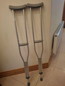 Underarm crutches