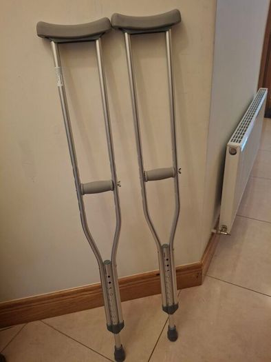 Underarm crutches