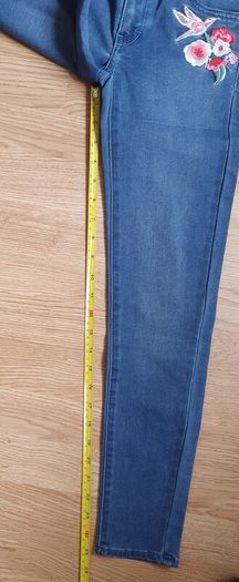 As New - Size: Age 7/8 - A Beautiful Pair of Girls Levis Jeans with Adjustable Waistband Both Sides - Extremely Soft Fabric - Cost 40 Dollars