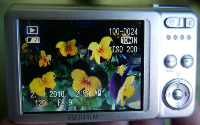 FUJIFILM FinePix J27 Compact Digital Camera 10.2 MP + 2Gb SD Card and charging cable