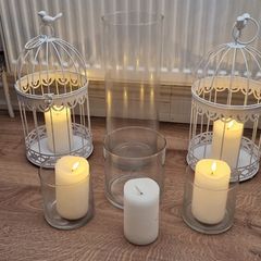 Wedding decor: Birdcages, vases and electric candles