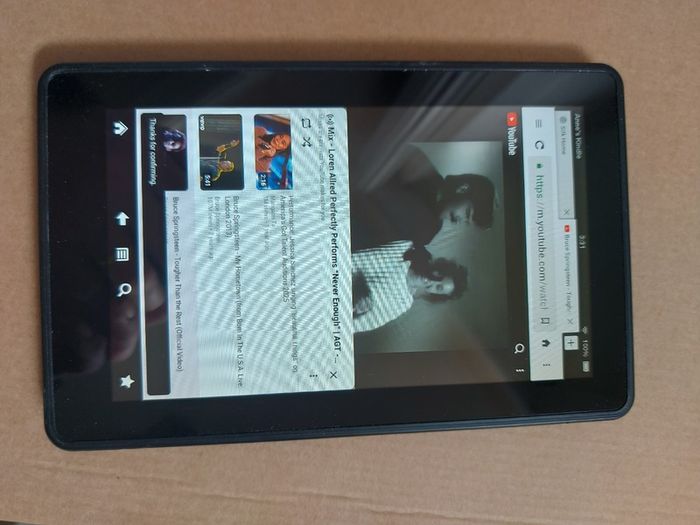 Amazon Kindle, Model D01400, Serial number D026 A0A0 2482 02AQ, in excellent condition
